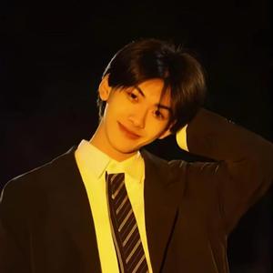 我饮烈酒点孤灯