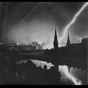 Москва стоит