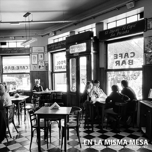 En La Misma Mesa (feat. Juani Rodriguez & Andando Descalzo)