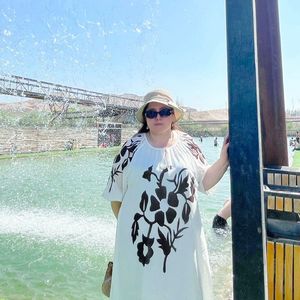 Qaytutum给情人倒杯茶