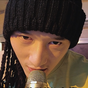 睁一只眼闭一只眼