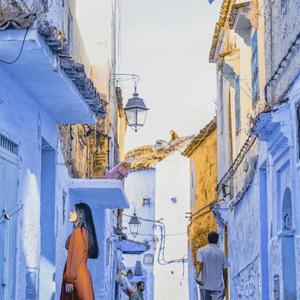 你站在对岸的舞台 用灯光照亮过我的海