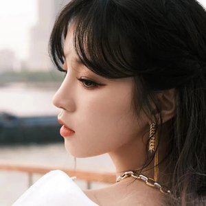 她的眼睛会唱歌