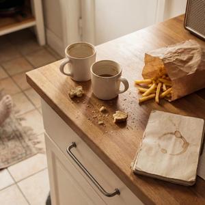 Crumbs & Coffee cups