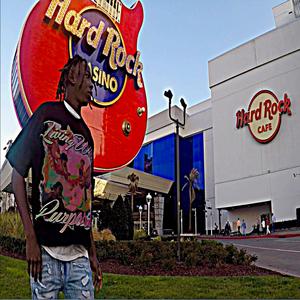 Kasynó (feat. Q steezy)