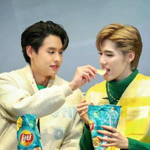 ดึกแล้วอย่าเพิ่งกลับ（深夜请别回）-PP Krit（lays）