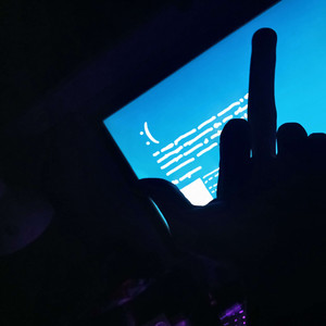 Прячусь за экраном