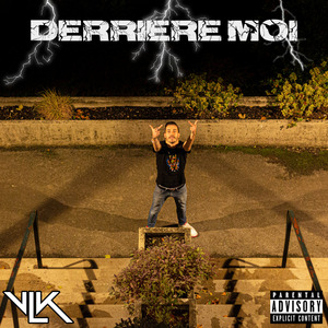 Derrière moi