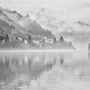 浪淘沙令·帘外雨潺潺