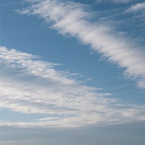 远山隐云烟