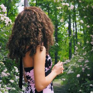 Love In Between (feat. LT’S WORLD)