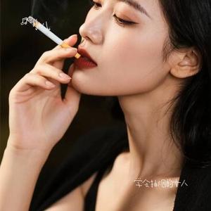 学会抽烟的女人