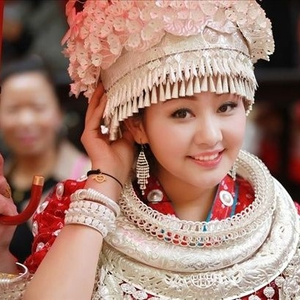 (抖音苗族曲) me nraug hmoob 穿越时空的思恋