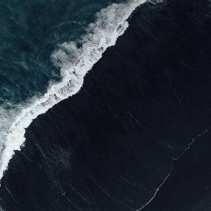 思念寄风儿，心愿许明月