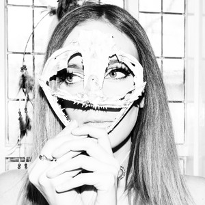 Sólin er sest inn í mér