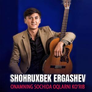 Onamning sochida oqlarni ko'rib