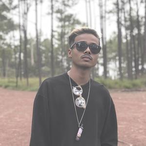 នៅតែស្រឡាញ់