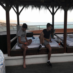 Dragones Dorados (feat. Golden)