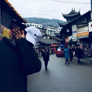 那个小孩还没长大