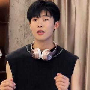 布拉格广场(钢琴版)