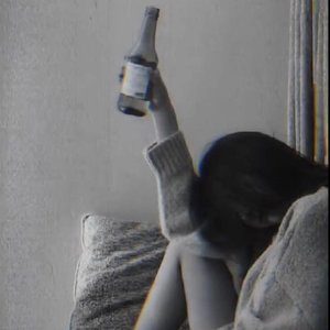 她比悲伤更悲伤.