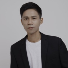 抱着吉他的姑娘