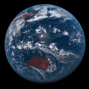 真っ赤な夕陽が燃えている