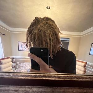 Fans (feat. Kymaniixo)