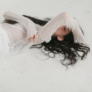 땅에 진작 스며든 우리의 땀은 쓸모 없네