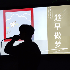 窗外的那一束花