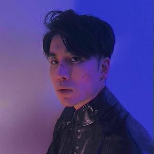 一个人（翻自 王嘉尔）