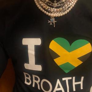 a good choon to play at backgarden gender reveals remember blue is boy and pink is girl i disagree with social norms colours are genderless its 2025 people (feat. Yung Beanz)