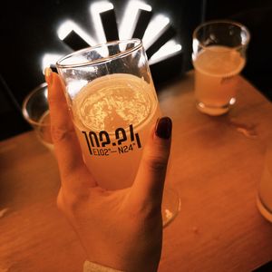 红线交织的宿命恋曲