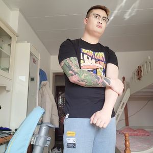 Rapeter把道野的丝袜送给Kanye！