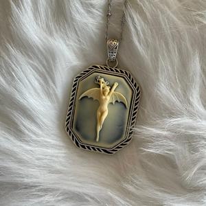 Cameo