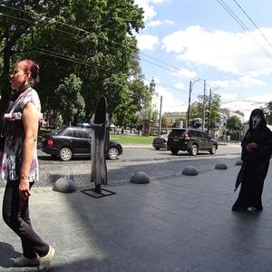 ius SOLii, Culturii ... ma qualcuno dei prepotenti okkupantiPropaganda semina PAURA perché teme l'ineluttabile 15perCento di Esseri Umani che stanchi di sentirsi trattare da umili soldatini voterebbe il PROGRESSO di essere progressisti per progredirci