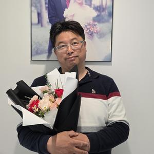 화장한 봄날의 꽃같이