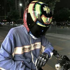 爱不是一个人