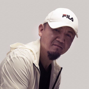 像个孩子