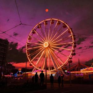 风吹过旧故里（像散场的电影）