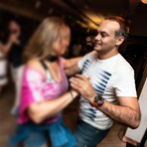 Baila Conmigo - Gel Yanıma (feat. Ahu) (Bachata Version)