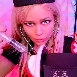 Chuchotant Dans Vos Oreilles Et Prenant Des Ventouses