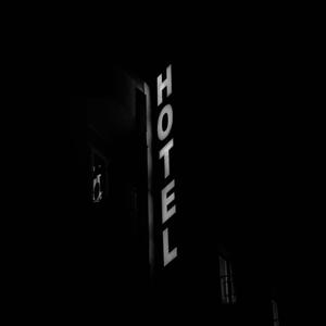 </3 Break Hotel