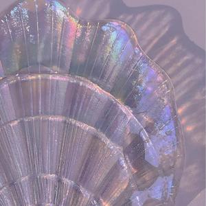 伤心男孩在房间跳舞好像看见了那个女孩：）