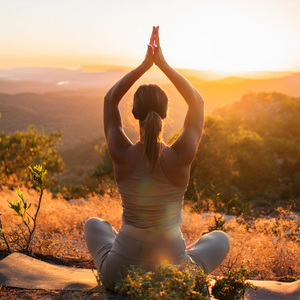 Melodías De Yoga Al Amanecer