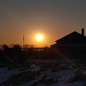 月光遮掩了泪痕