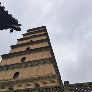 “冬天从这里夺去的，春天会交还给你。”