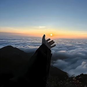 风中飞舞的纸飞机