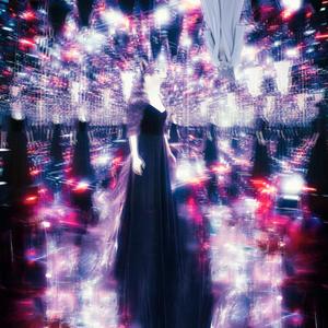 姿鏡の世界 (Mirroring World 日本語版)