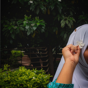 আমরা প্রেম করিলাম দুইজনে আর, একলা পুইড়া হইলাম ছাই